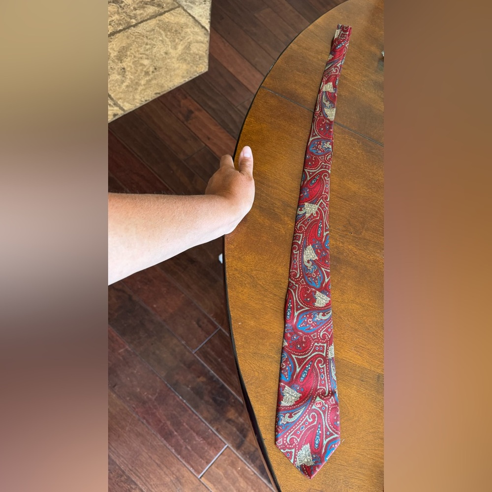 Vintage Original GUCCI Men’s Neck Tie Paisley Pattern Red, Blue 100% Silk Italy